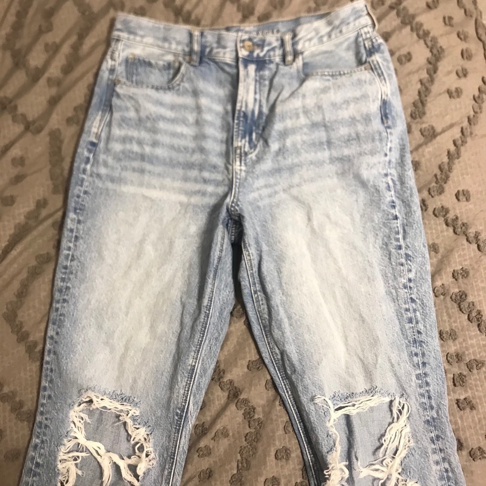 American Eagle high wasted Mom Jean